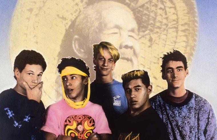 Die legendäre Bones Brigade, bestehend aus Mike McGill, Tommy Guerrero, Tony Hawk, Steve Caballero und Lance Mountain.